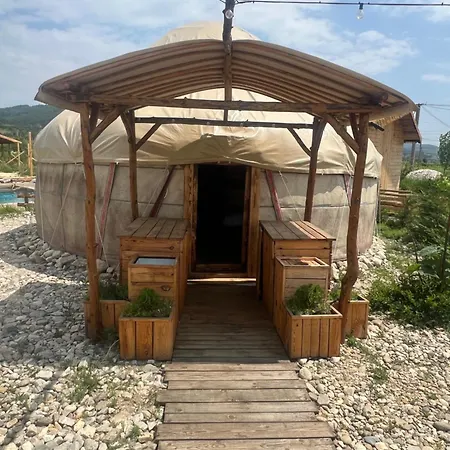 Eco Yurt Glamping With Campfire Wildflowers & Nature Trails Dengri Eco
